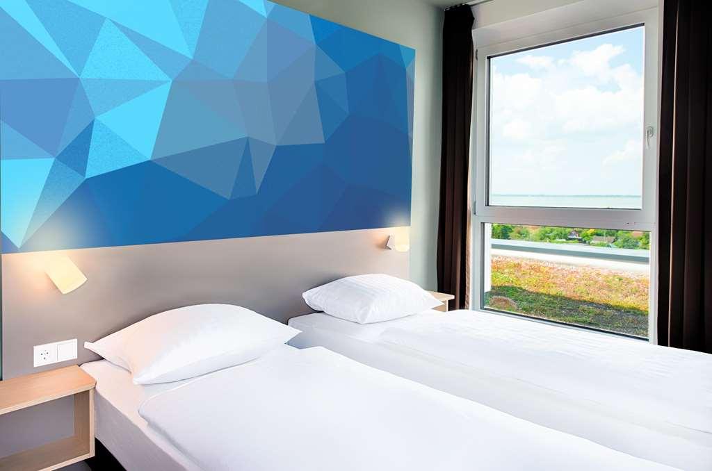 B&B Hotel Villingen-Schwenningen Rum bild